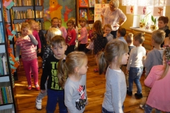 Przedszkolaki na urodzinach Puchatka w Niekursku (5)